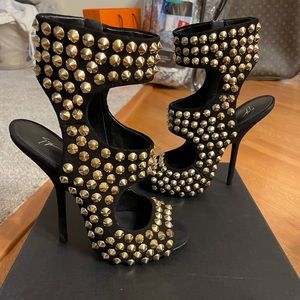 Giuseppe Zanotti studded open toe shoes sz 7